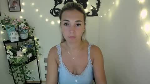 Snapshot of vanessa_joy_ chatting on July 3, 8:54 am Vanessa online show from July 3, 8:54 am
