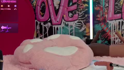 Snapshot of vanessa_love chatting on February 22, 5:13 pm Vanessa online show from February 22, 5:13 pm