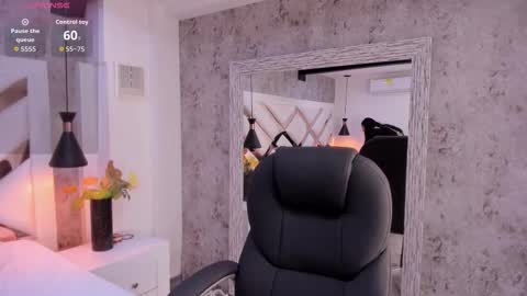 Vanessa  online show from January 14, 7:30 pm