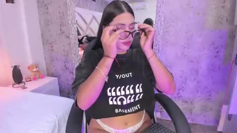 Snapshot of vanessa_rain_ chatting on July 11, 8:00 pm Vanessa online show from July 11, 8:00 pm