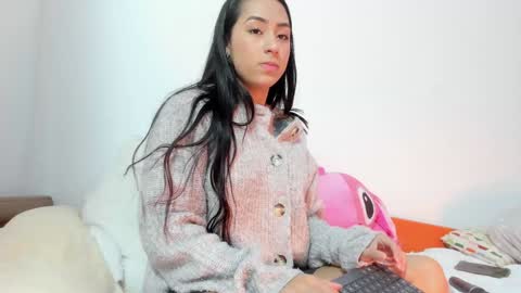 vanessaadol online show from December 5, 2:33 pm