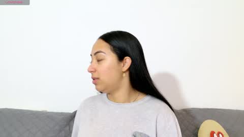 vanessaadol online show from May 7, 8:42 am