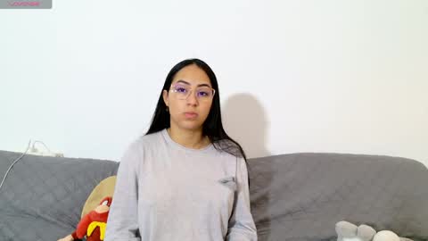 vanessaadol online show from May 8, 7:25 am