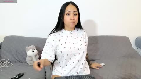 vanessaadol online show from May 18, 10:10 am