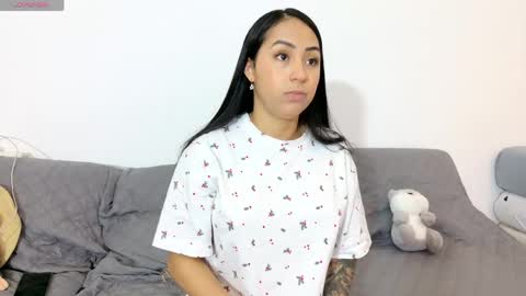 vanessaadol online show from May 19, 8:42 am