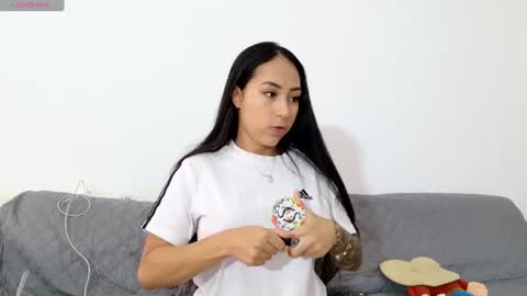 vanessaadol online show from July 25, 8:45 am