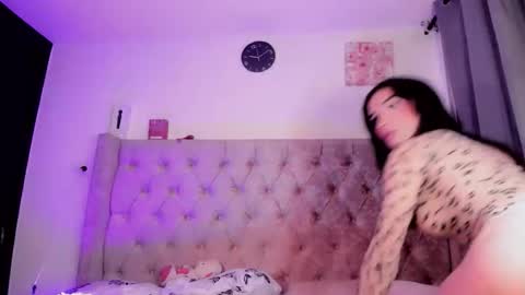 vanessacastroo online show from May 6, 5:35 am