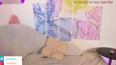 Snapshot of vanessafox__ chatting on February 26, 1:30 pm V online show from February 26, 1:30 pm
