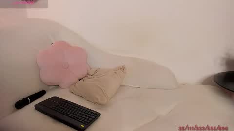 Snapshot of vanessafox__ chatting on September 15, 1:55 pm V online show from September 15, 1:55 pm