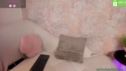 Snapshot of vanessafox__ chatting on June 19, 1:04 pm V online show from June 19, 1:04 pm