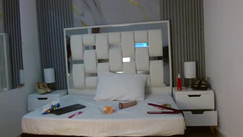 Vanessa Hard online show from September 21, 7:15 pm