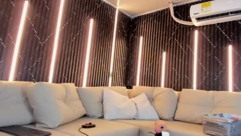 Vanessa Hard online show from March 18, 3:09 am