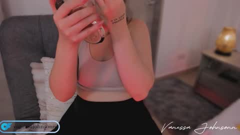 Snapshot of vanessajohnsonn chatting on October 14, 9:15 pm vanessajohnsonn online show from October 14, 9:15 pm