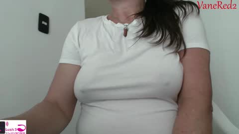 Snapshot of vanessared2 chatting on January 24, 9:37 pm Vanesared2 online show from January 24, 9:37 pm