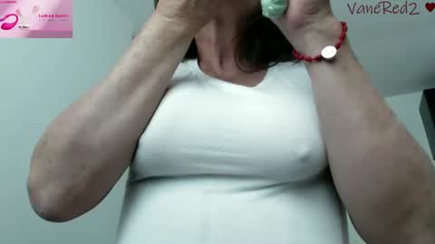 Snapshot of vanessared2 chatting on June 27, 2:23 pm Vanesared2 online show from June 27, 2:23 pm
