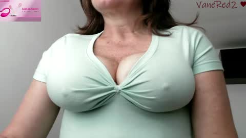 Snapshot of vanessared2 chatting on June 30, 1:01 pm Vanesared2 online show from June 30, 1:01 pm