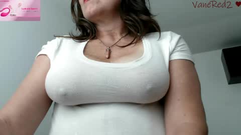 Snapshot of vanessared2 chatting on July 11, 2:42 pm Vanesared2 online show from July 11, 2:42 pm