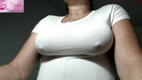 Snapshot of vanessared2 chatting on July 21, 1:02 pm Vanesared2 online show from July 21, 1:02 pm