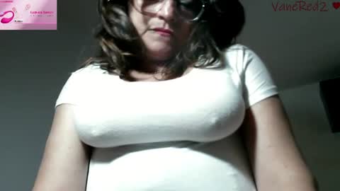 Snapshot of vanessared2 chatting on July 23, 2:04 pm Vanesared2 online show from July 23, 2:04 pm