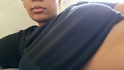 vanessareign online show from February 16, 7:43 pm