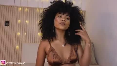Snapshot of vanestrauss chatting on June 17, 7:04 pm New account follow me online show from June 17, 7:04 pm