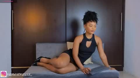 Snapshot of vanestrauss chatting on July 31, 8:30 pm New account follow me online show from July 31, 8:30 pm