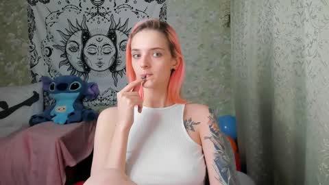 Snapshot of vanilla_arya chatting on December 28, 11:19 am Adelina online show from December 28, 11:19 am