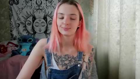Snapshot of vanilla_arya chatting on February 4, 7:40 am Adelina online show from February 4, 7:40 am