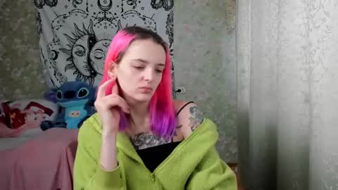 Snapshot of vanilla_arya chatting on February 27, 10:37 am Adelina online show from February 27, 10:37 am