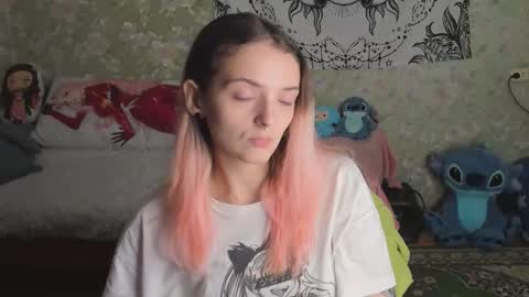 Snapshot of vanilla_arya chatting on October 6, 9:18 am Adelina online show from October 6, 9:18 am