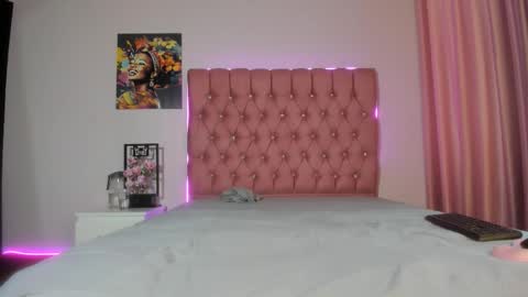 Snapshot of vanillaflo chatting on November 24, 12:05 pm VanillaFlo online show from November 24, 12:05 pm