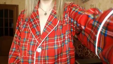Snapshot of vanillamuffin chatting on January 24, 6:24 am VanillaMuffin online show from January 24, 6:24 am