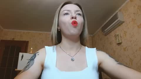 Snapshot of vanillamuffin chatting on September 13, 11:54 am VanillaMuffin online show from September 13, 11:54 am