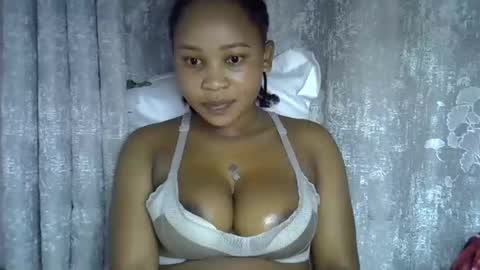 vanillavenus online show from May 1, 12:15 am