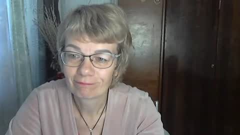 Snapshot of vanillaxcreamy chatting on November 11, 7:19 am Vanillaxcreamy online show from November 11, 7:19 am