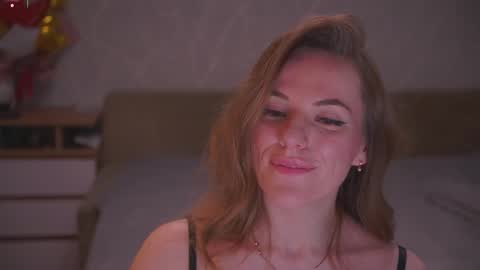 Snapshot of vanille_mystery chatting on December 17, 9:32 pm Sophie online show from December 17, 9:32 pm