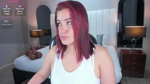 Snapshot of vanitysex chatting on January 15, 11:43 am Karine online show from January 15, 11:43 am