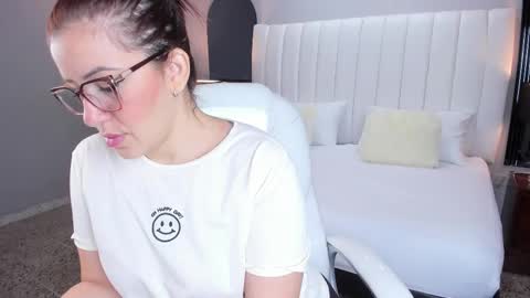 Snapshot of vanitysex chatting on September 30, 11:48 am Karine online show from September 30, 11:48 am