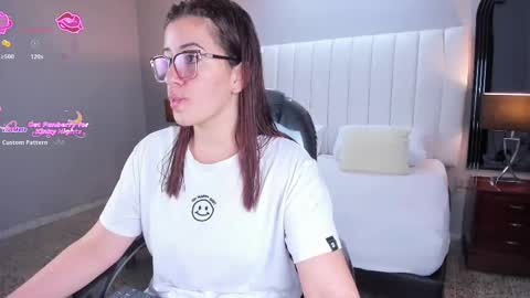 Snapshot of vanitysex chatting on November 7, 11:32 am Karine online show from November 7, 11:32 am