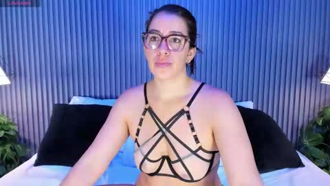 Snapshot of vanitysex chatting on November 13, 11:31 am Karine online show from November 13, 11:31 am