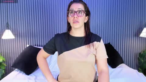 Snapshot of vanitysex chatting on November 18, 11:36 am Karine online show from November 18, 11:36 am