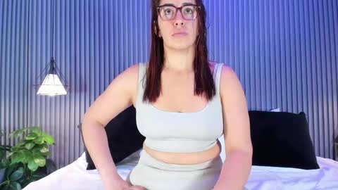 Snapshot of vanitysex chatting on December 3, 11:30 am Karine online show from December 3, 11:30 am