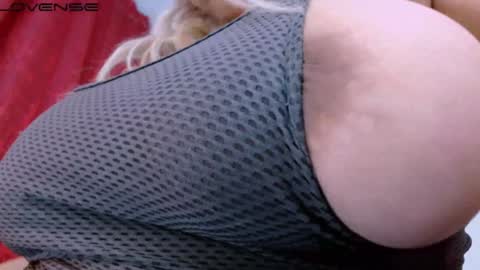 Snapshot of vanne_amet chatting on January 29, 2:19 am free follow me online show from January 29, 2:19 am