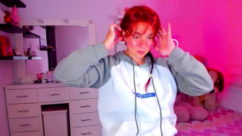 Snapshot of vannessa_shy chatting on May 22, 10:37 pm Vanesa online show from May 22, 10:37 pm