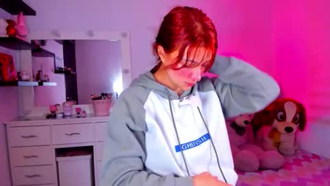 Snapshot of vannessa_shy chatting on May 23, 10:36 pm Vanesa online show from May 23, 10:36 pm