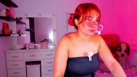 Snapshot of vannessa_shy chatting on May 26, 7:10 pm Vanesa online show from May 26, 7:10 pm