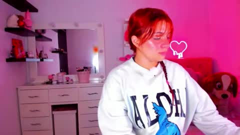 Snapshot of vannessa_shy chatting on June 2, 10:34 pm Vanesa online show from June 2, 10:34 pm