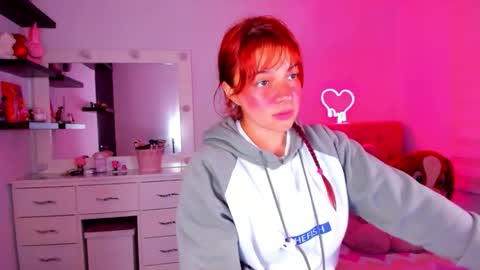 Snapshot of vannessa_shy chatting on June 7, 1:10 am Vanesa online show from June 7, 1:10 am