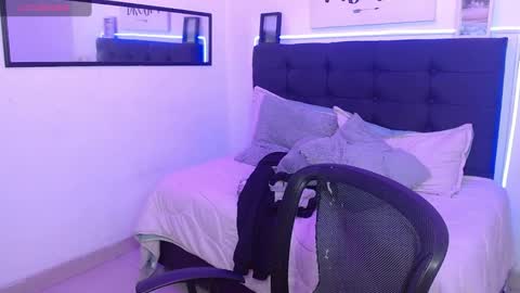 vane online show from November 8, 8:07 pm