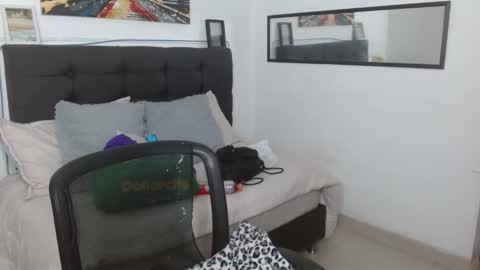 vane online show from December 4, 9:12 pm